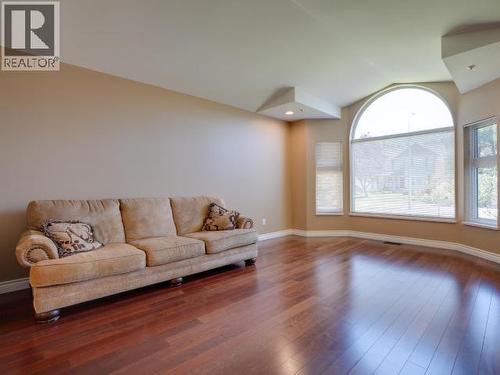 3419 Ontario Ave, Powell River, BC - Indoor Photo Showing Living Room