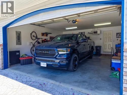 3419 Ontario Ave, Powell River, BC - Indoor Photo Showing Garage