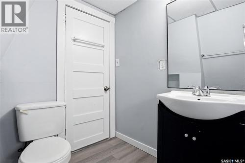 735 Wascana Street, Regina, SK - Indoor Photo Showing Bathroom