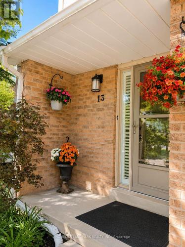 13 - 115 AVENUE ROAD  Richmond Hill, ON L4C 9N2