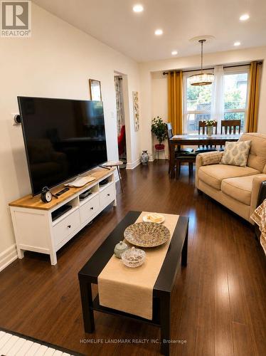 13 - 115 Avenue Road, Richmond Hill, ON - Indoor Photo Showing Living Room