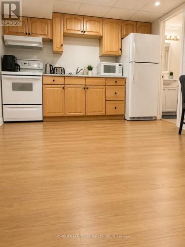 13 - 115 Avenue Road, Richmond Hill, ON - Indoor Photo Showing Kitchen