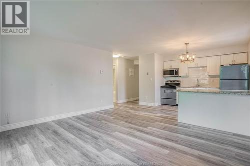 1655 Rooney Street, Windsor, ON - Indoor Photo Showing Kitchen