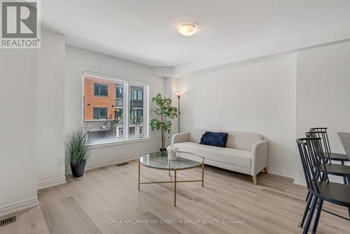 61 Dryden Lane, Hamilton, ON - Indoor Photo Showing Living Room