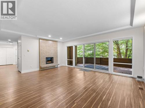 539 Sutherland Avenue Unit# 106, Kelowna, BC - Indoor With Fireplace