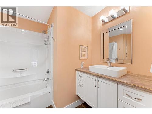 539 Sutherland Avenue Unit# 106, Kelowna, BC - Indoor Photo Showing Bedroom