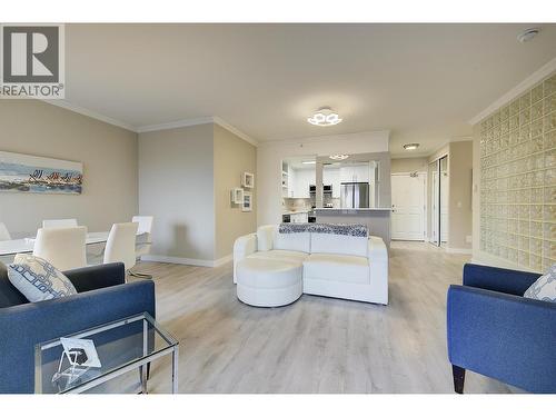 Open concept living - 1960 Enterprise Way Unit# 412, Kelowna, BC - Indoor Photo Showing Living Room