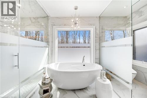 3205 Highpoint Court, Burlington, ON - Indoor Photo Showing Bathroom