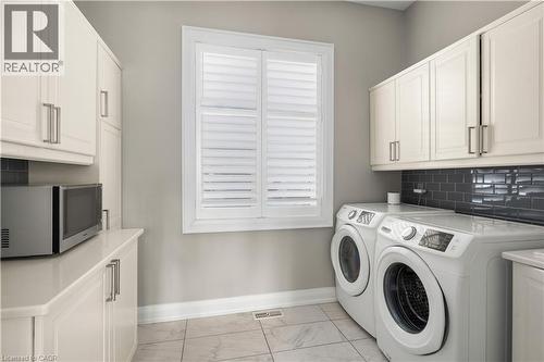 3205 Highpoint Court, Burlington, ON - Indoor Photo Showing Laundry Room