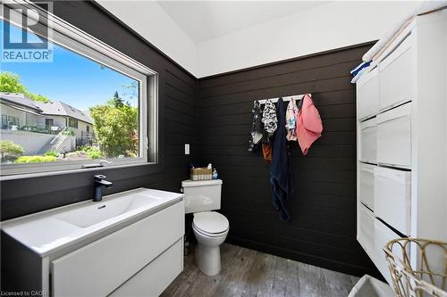 3205 Highpoint Court, Burlington, ON - Indoor Photo Showing Bathroom