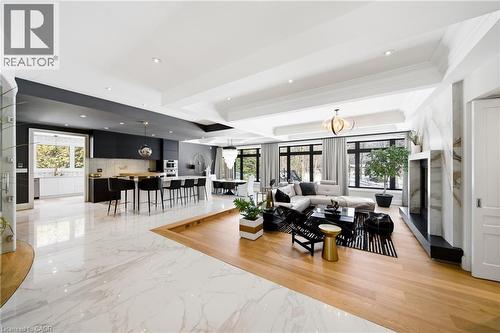 3205 Highpoint Court, Burlington, ON - Indoor