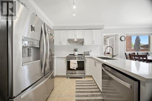 276 Lech Walesa Drive, Mississauga, ON - Indoor Photo Showing Kitchen With Stainless Steel Kitchen With Upgraded Kitchen