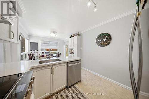 276 Lech Walesa Drive, Mississauga, ON - Indoor Photo Showing Kitchen