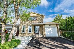 135 AUTUMN GLEN CIRCLE Toronto, ON M9W 6B3