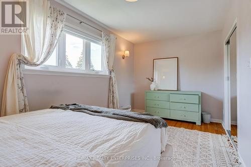 2347 Brookhurst Road, Mississauga, ON - Indoor Photo Showing Bedroom