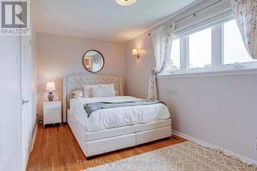 2347 Brookhurst Road, Mississauga, ON - Indoor Photo Showing Bedroom