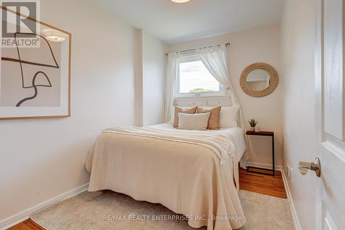2347 Brookhurst Road, Mississauga, ON - Indoor Photo Showing Bedroom