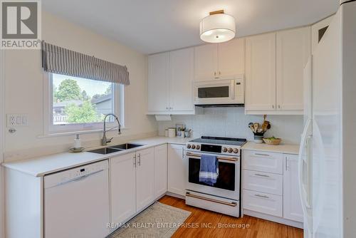 2347 Brookhurst Road, Mississauga, ON - Indoor Photo Showing Kitchen With Double Sink
