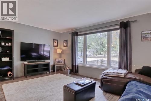 606 6Th Street W, Chaplin, SK - Indoor Photo Showing Living Room