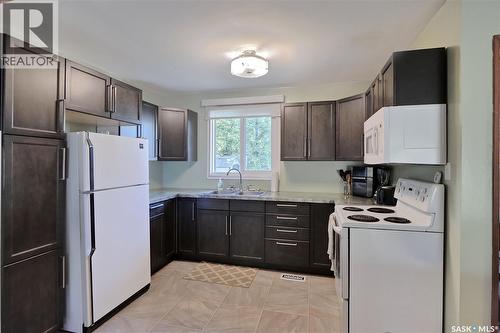 606 6Th Street W, Chaplin, SK - Indoor Photo Showing Kitchen With Double Sink