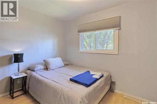 606 6Th Street W, Chaplin, SK - Indoor Photo Showing Bedroom
