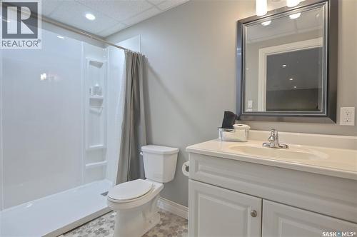 606 6Th Street W, Chaplin, SK - Indoor Photo Showing Bathroom