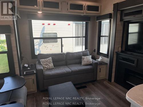 4 Dogwood Street, Otonabee-South Monaghan, ON - Indoor Photo Showing Living Room