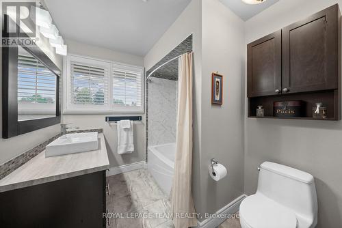 3322 Southgate Road, Ottawa, ON - Indoor Photo Showing Bathroom