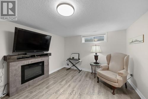 3322 Southgate Road, Ottawa, ON - Indoor Photo Showing Living Room With Fireplace