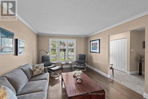 3322 Southgate Road, Ottawa, ON - Indoor Photo Showing Living Room