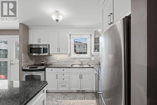 3322 Southgate Road, Ottawa, ON - Indoor Photo Showing Kitchen With Upgraded Kitchen
