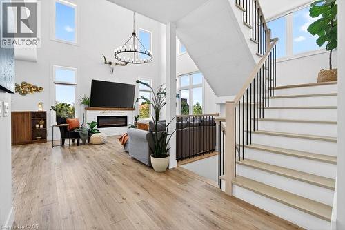 4286 Victoria Avenue, Vineland Station, ON - Indoor With Fireplace