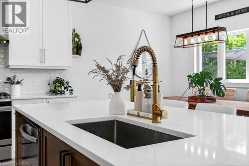 4286 Victoria Avenue, Vineland Station, ON - Indoor Photo Showing Kitchen With Upgraded Kitchen