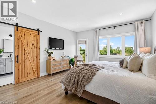 4286 Victoria Avenue, Vineland Station, ON - Indoor Photo Showing Bedroom