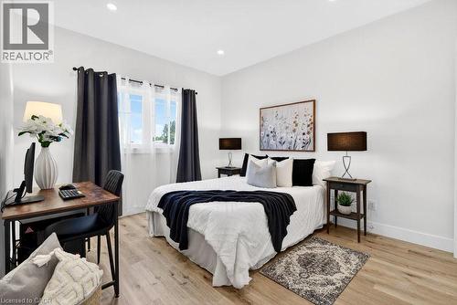 4286 Victoria Avenue, Vineland Station, ON - Indoor Photo Showing Bedroom