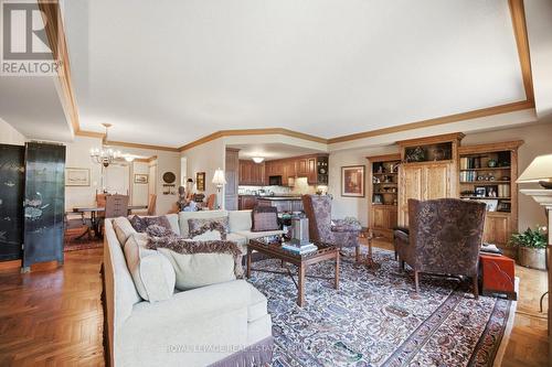 Ph403 - 30 Anglesey Boulevard, Toronto, ON - Indoor Photo Showing Living Room
