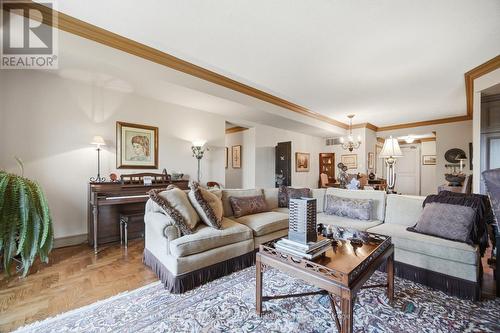 Ph403 - 30 Anglesey Boulevard, Toronto, ON - Indoor Photo Showing Living Room