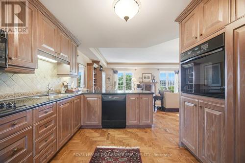 Ph403 - 30 Anglesey Boulevard, Toronto, ON - Indoor Photo Showing Kitchen