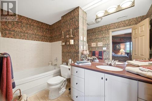 Ph403 - 30 Anglesey Boulevard, Toronto, ON - Indoor Photo Showing Bathroom