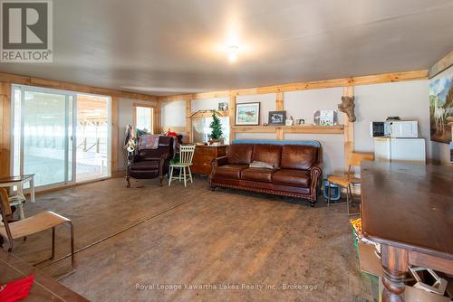 Heated Viewing Room - 2435 Elm Tree Road, Kawartha Lakes (Fenelon), ON 