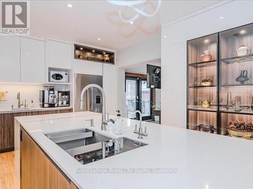 80 London Road W, Guelph (Exhibition Park), ON - Indoor Photo Showing Kitchen With Upgraded Kitchen