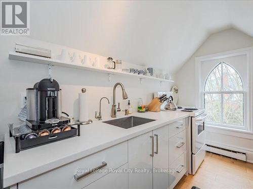 80 London Road W, Guelph (Exhibition Park), ON - Indoor Photo Showing Kitchen