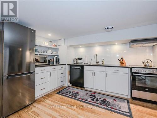 80 London Road W, Guelph (Exhibition Park), ON - Indoor Photo Showing Kitchen With Upgraded Kitchen