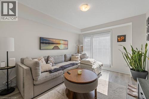 40 Radison Lane, Hamilton, ON - Indoor Photo Showing Living Room