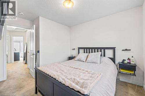 40 Radison Lane, Hamilton, ON - Indoor Photo Showing Bedroom