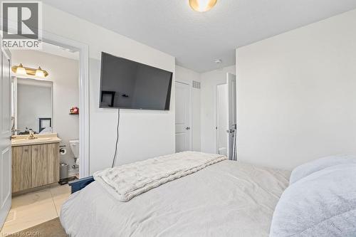 40 Radison Lane, Hamilton, ON - Indoor Photo Showing Bedroom