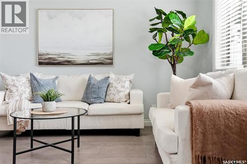 409 225 Hassard Close, Saskatoon, SK - Indoor Photo Showing Living Room