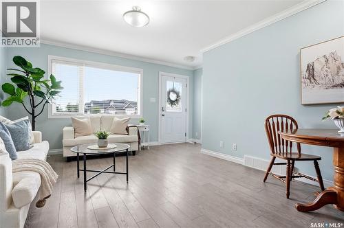 409 225 Hassard Close, Saskatoon, SK - Indoor Photo Showing Living Room