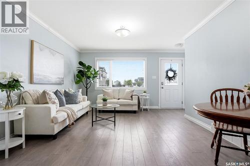409 225 Hassard Close, Saskatoon, SK - Indoor Photo Showing Living Room
