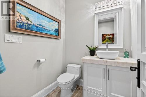 2470 Applewood Drive, Oakville, ON - Indoor Photo Showing Bathroom